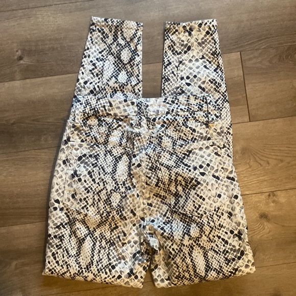 GOOD AMERICAN Good Waist Gray Snake Print High Waist Skinny Jeans size 8/29 C72 - Picture 9 of 10